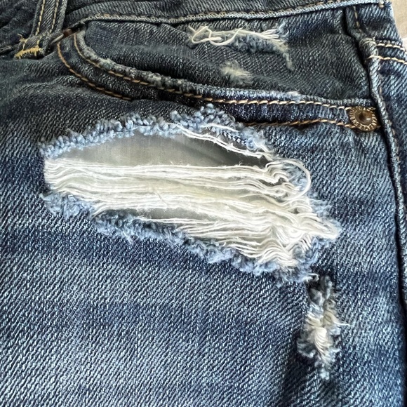 American Eagle distressed jean shorts - Picture 3 of 5